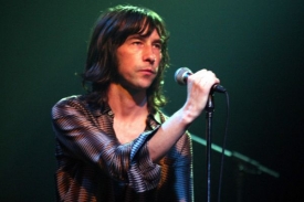 Frontman skupiny Primal Scream, který přijela do Roxy.